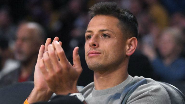 Chicharito en partido de los Lakers