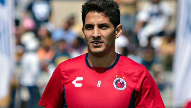 Ángel Reyna en partido con Veracruz