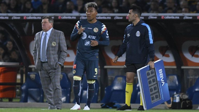 Roger Martínez durante el partido con América