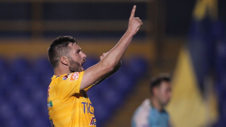 Gignac celebrando un gol con los Tigres