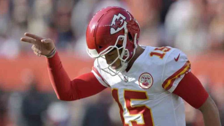 Patrick Mahomes celebra una anotación con loa Chiefs