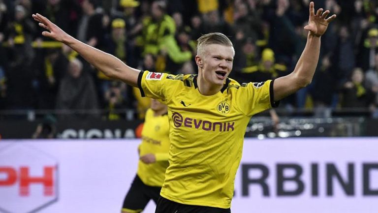 Haaland celebra una anotación con el Borussia Dortmund 