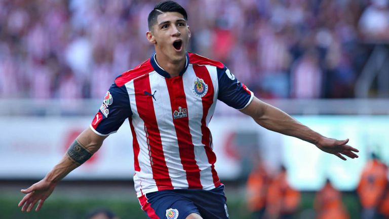 Alan Pulido celebra su gol contra Tigres en la Final del C2017