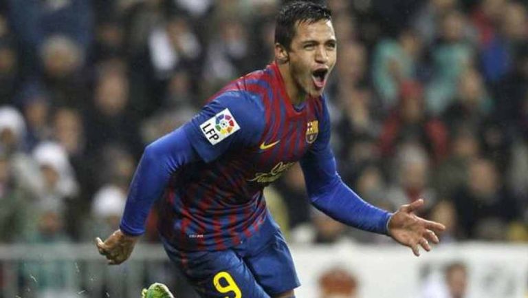 Alexis Sánchez celebra un gol con el Barcelona