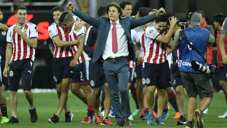 Matías Almeyda celebrando como entrenador de Chivas