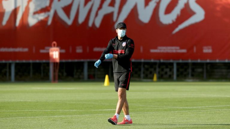 Diego Simeone en práctica con Atlético de Madrid