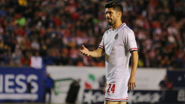 Oribe Peralta en acción con Chivas