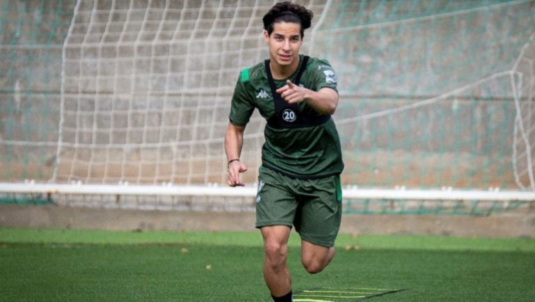 Diego Lainez en entrenamiento con Betis