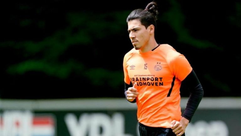 Erick Gutiérrez en entrenamiento con PSV