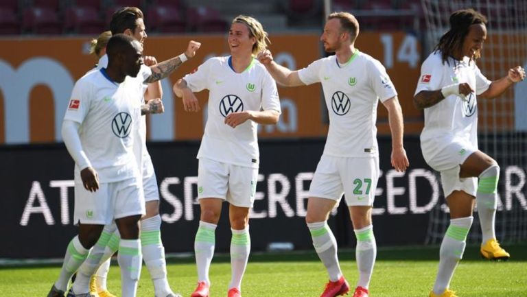 Wolfsburg logró la victoria en contra del FC Augsburg en el regreso de la Bundesliga 