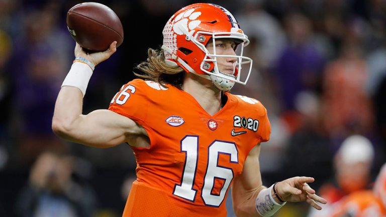 Trevor Lawrence prepara un envío