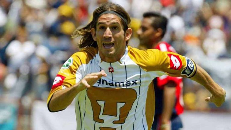 El exdelantero de Pumas festeja un gol en CU 