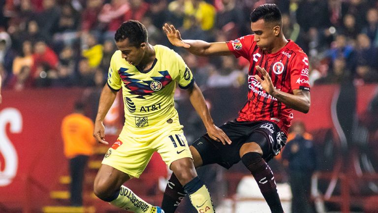 Pelea por el esférico en un Tijuana vs América