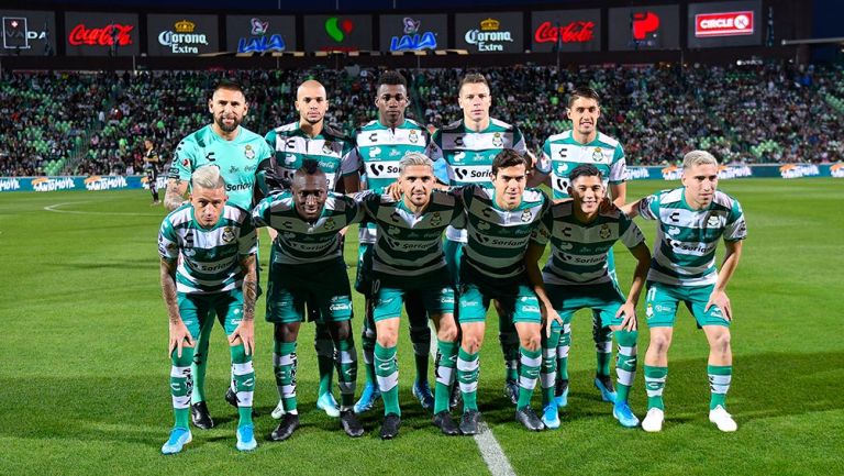 Jugadores de Santos Laguna, previo a un juego de la Liga MX