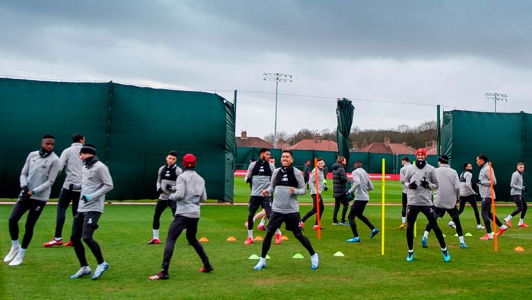 Jugadores del Liverpool durante un entrenamiento 