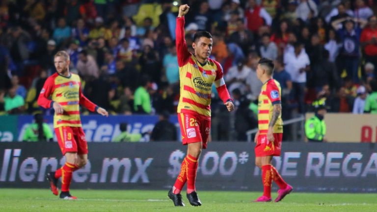 Aldo Rocha celebra un gol con Morelia