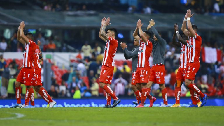 Necaxa festejando con su afición