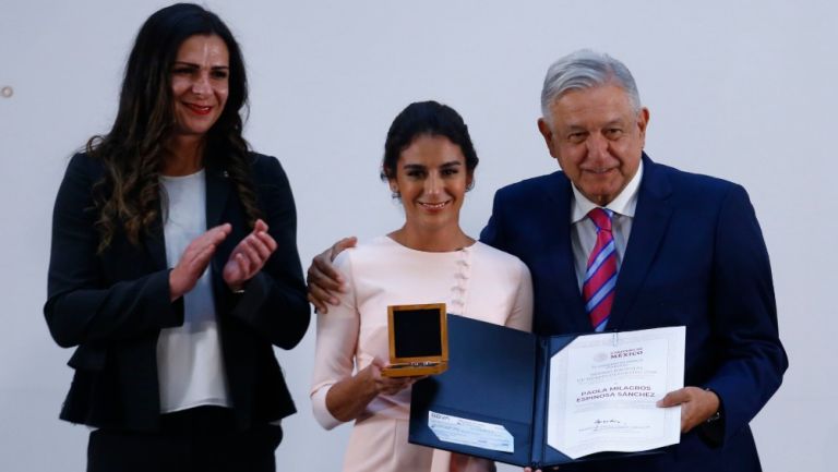 Ana Guevara junto a Paola Espinosa y López Obrador