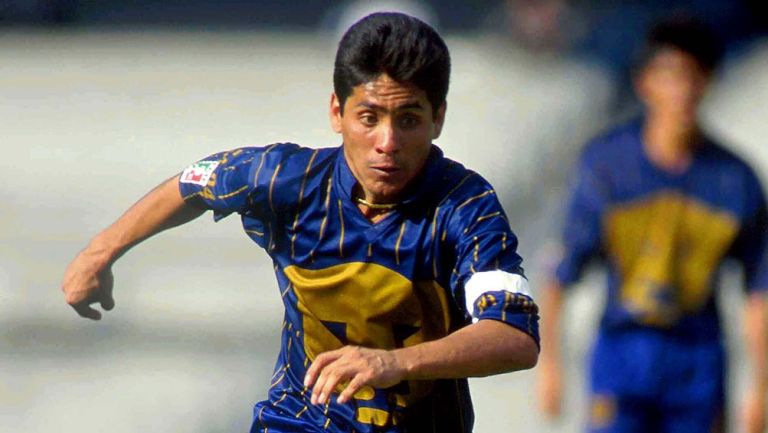 Jorge Campos en su paso por los Pumas