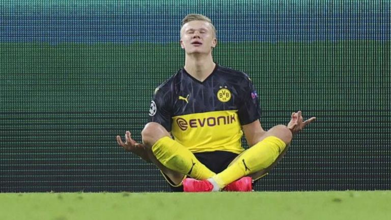 Haaland en festejo de gol con Borussia Dortmund
