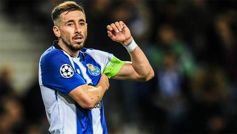 Héctor Herrera en un partido con el Porto