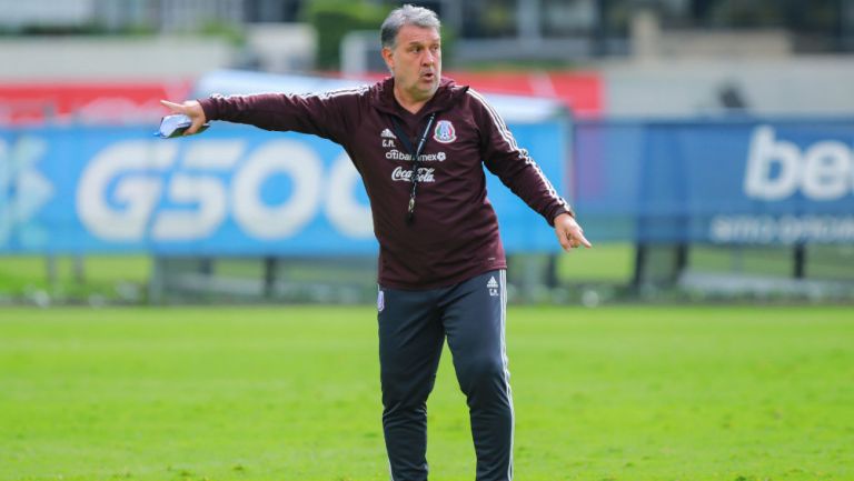 Martino dirigiendo un entrenamiento