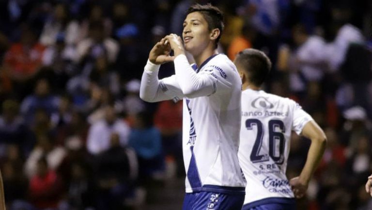 Ángel Zaldívar celebra anotación con Puebla