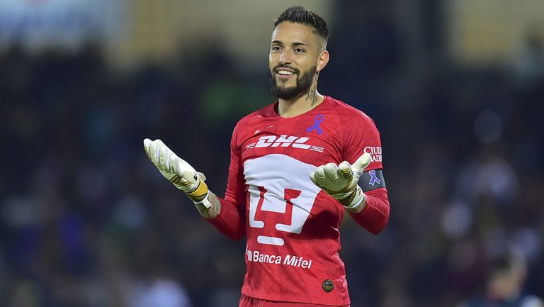 Alfredo Saldívar en un partido con Pumas