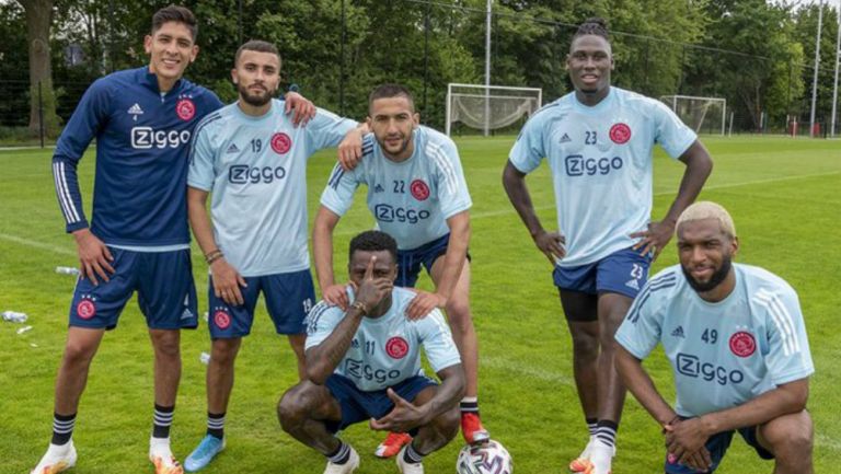 Edson Álvarez en entrenamiento con Ajax