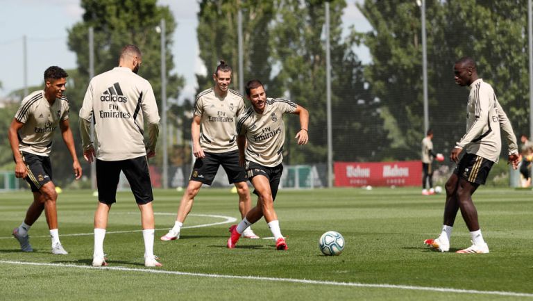 Elementos del Real Madrid durante un entrenamiento 