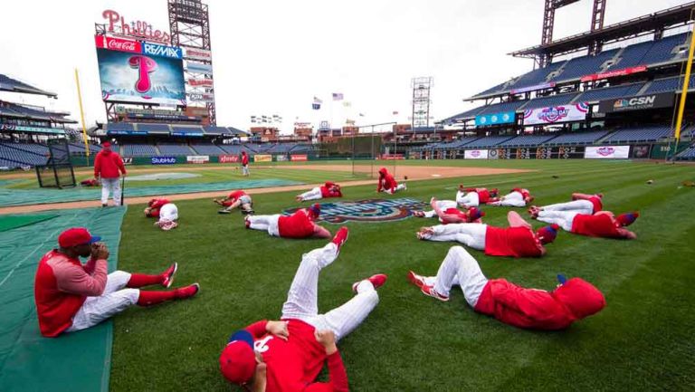 Jugadores de los Phillies en una práctica