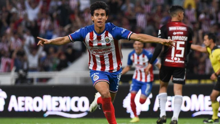 José Juan Macías durante un partido con Chivas