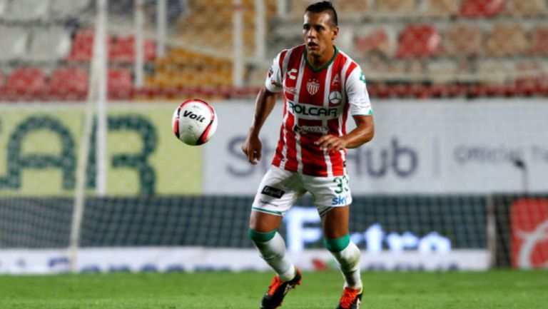 Mario de Luna jugando con Necaxa