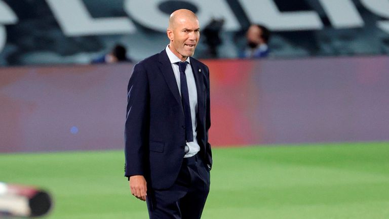 Zinedine Zidane durante un duelo del Real Madrid 