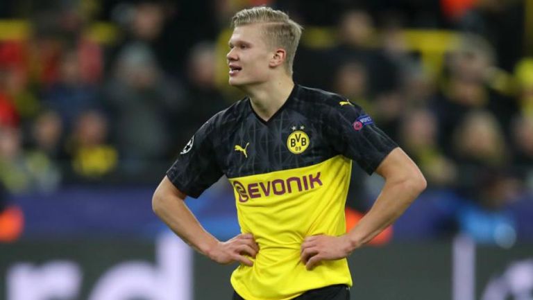 Erling Haaland se lamenta en un juego del Dortmund