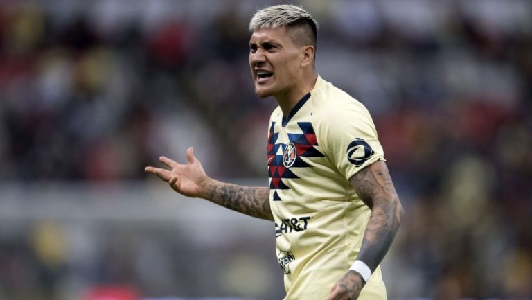 Nico Castillo durante un partido con América