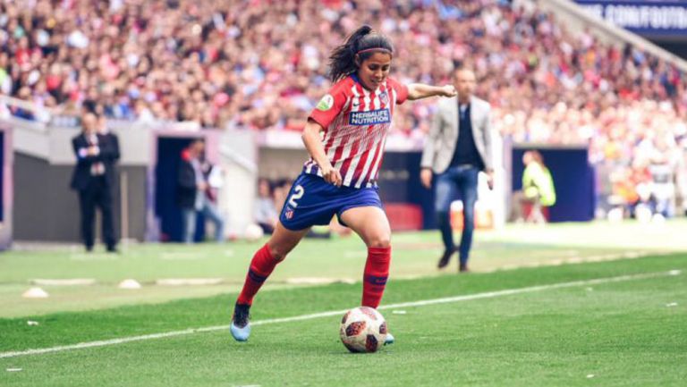 Kenti Robles durante un duelo con el Atlético de Madrid 