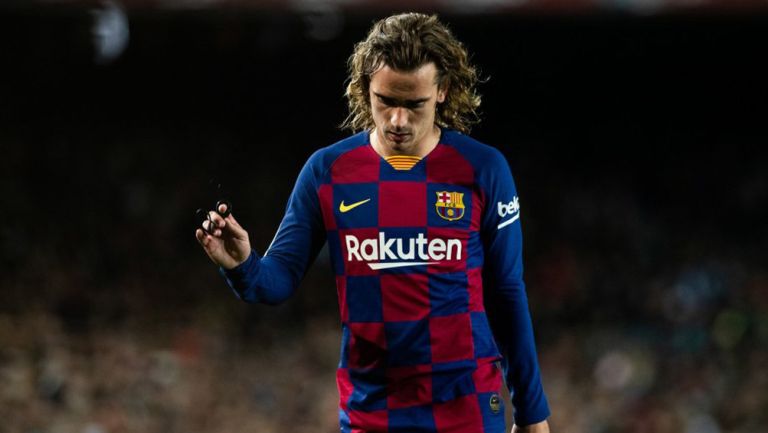 Antoine Griezmann durante un duelo con el Barcelona 