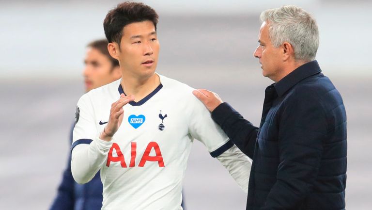 Mourinho felicita a Heung-Min Son en un duelo de Premier League 