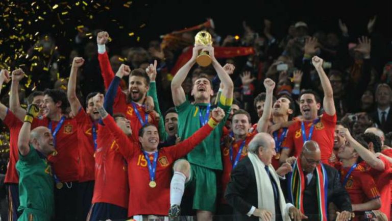 Iker Casillas levantando la Copa del Mundo de 2010