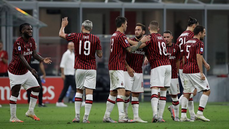 Jugadores del Milan celebran un gol contra Parma