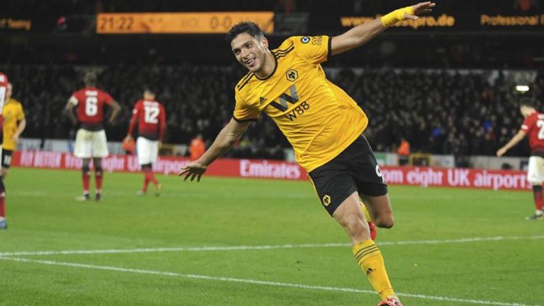 Raúl Jiménez celebra un gol con Wolves en Premier League 