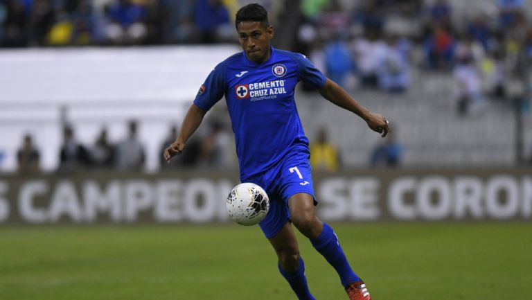 Luis Romo jugando con Cruz Azul