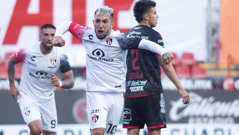 Luciano Acosta festeja una anotación frente a los Xolos