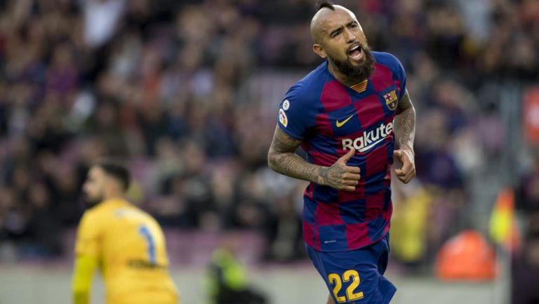 Arturo Vidal durante un duelo con el Barcelona en LaLiga 