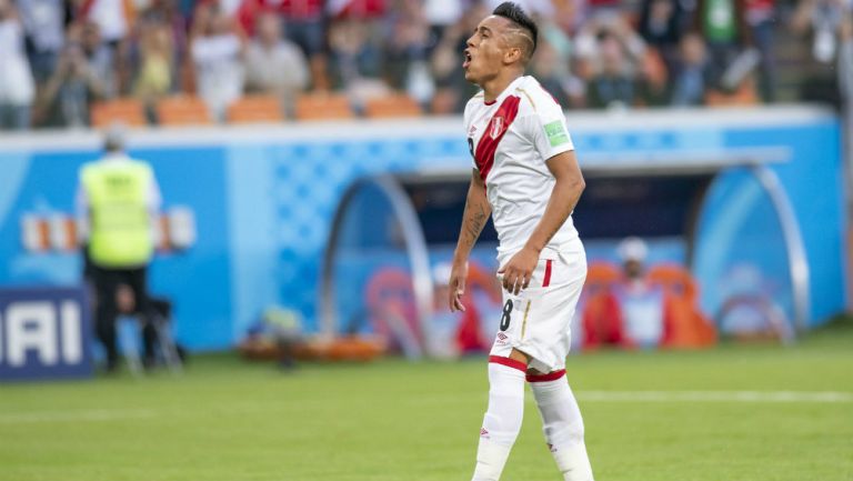 Cueva jugando con Perú