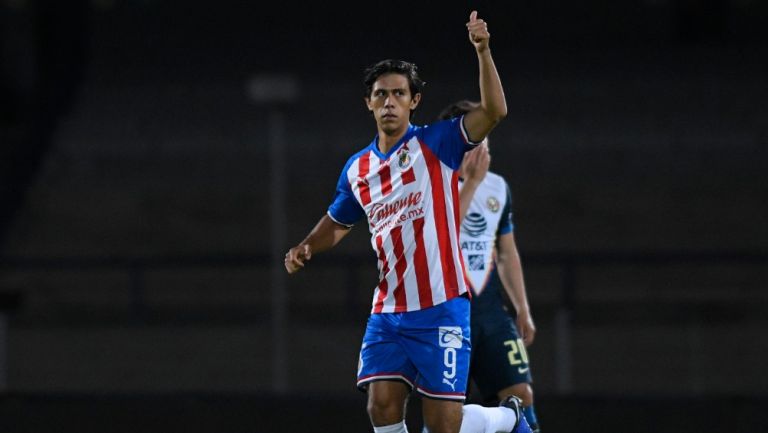 JJ Macías celebra un gol en la Copa por México