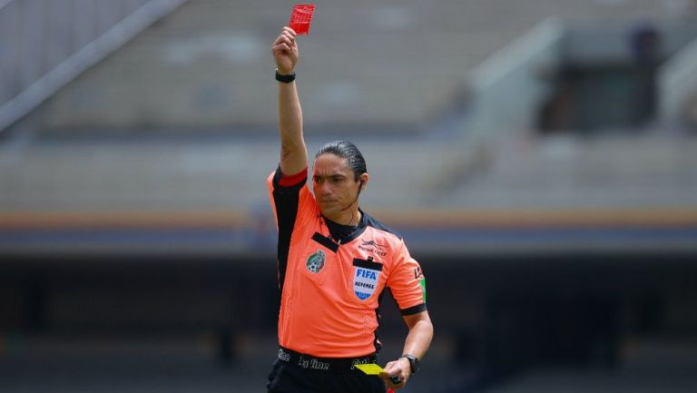 Pumas: Óscar Macías tuvo polémico arbitraje 'a favor' de los felinos