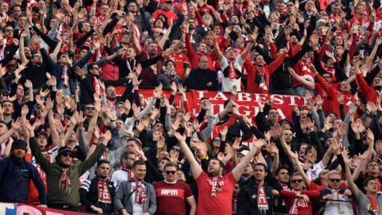 Seguidores del Bayern Munich en un compromiso de Bundesliga 