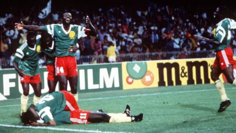 Camerún en partido del Mundial 1990